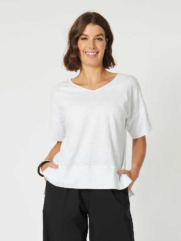 Bonnie Cotton V-neck T-shirt - White-- Welt Pockets Slit Pockets